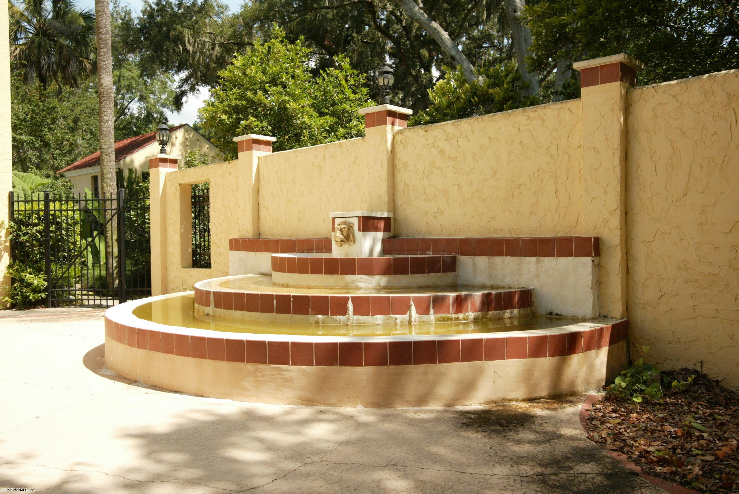 4439 Heaven Trees Road Jacksonville, FL 32207 - Photo 6 of 17 Fountain