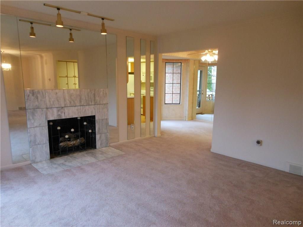 356 Meadow Bridge Drive, Unit 120 Rochester Hills, MI 48307 - Photo 9 of 34
