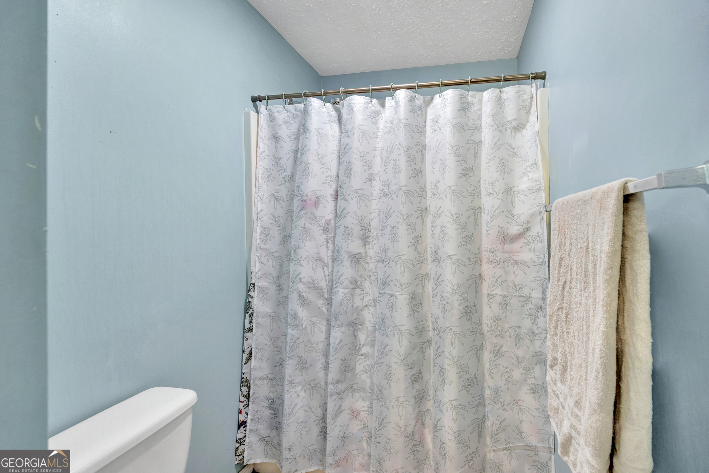 115 Crestview Lane Newborn, GA 30056 - Photo 34 of 53 a bathroom with a shower curtain and a curtain