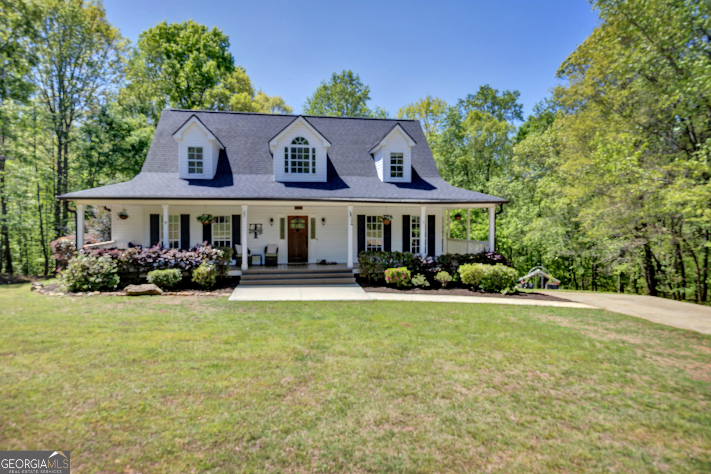 115 Crestview Lane Newborn, GA 30056 - Photo 4 of 53 a front view of a house with swimming pool having outdoor seating