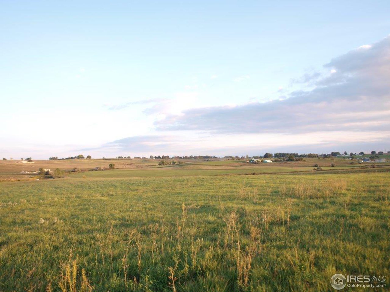 1270 Mill Creek Road Berthoud, CO 80513 - Photo 14 of 25 a view of an ocean and a mountain