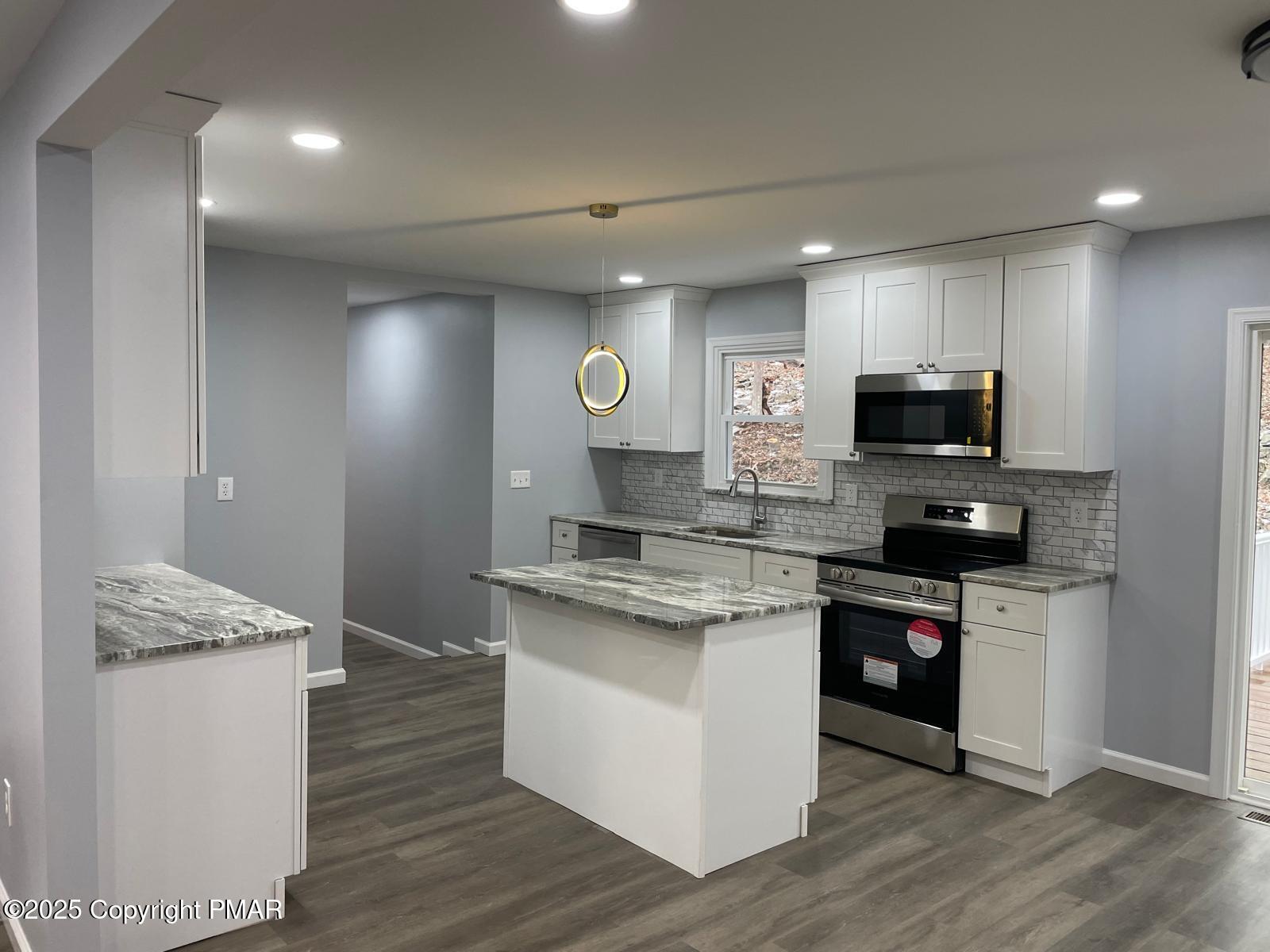 237 Canal Road East Stroudsburg, PA 18302 - Photo 4 of 23 f960efe9-67bb-416a-9b2f-0abc55aeb59d