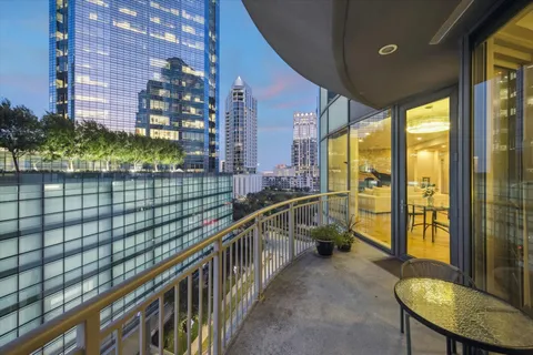 $999,000 | 1600 Post Oak Boulevard, Unit 802, Houston, TX 77056
