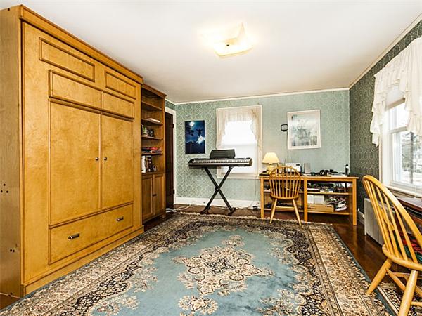 29 Thornton Road Waltham, MA 02453 - Photo 14 of 23