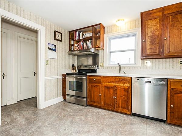 29 Thornton Road Waltham, MA 02453 - Photo 4 of 23