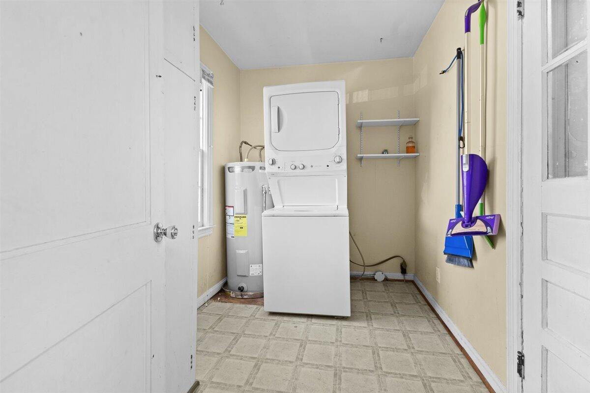 2513 Montvale Road Southwest Roanoke, VA 24015 - Photo 12 of 21 12-2513 Montvale Rd SW_12
