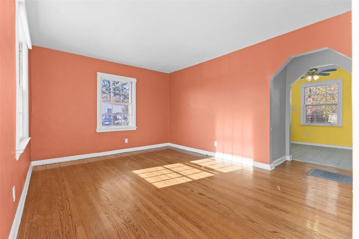 2513 Montvale Road Southwest Roanoke, VA 24015 - Photo 4 of 21 04-2513 Montvale Rd SW_04