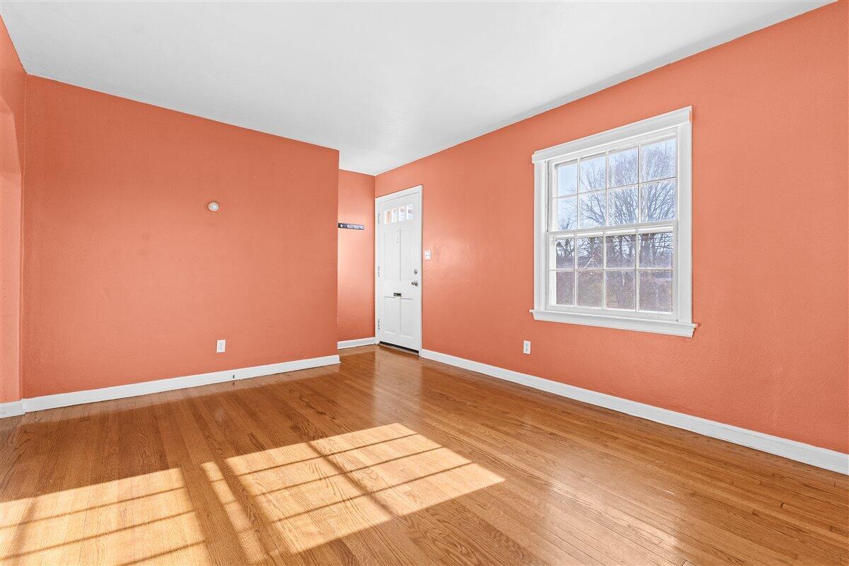 2513 Montvale Road Southwest Roanoke, VA 24015 - Photo 5 of 21 05-2513 Montvale Rd SW_05