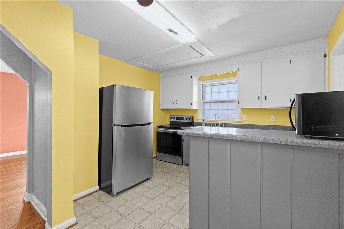 2513 Montvale Road Southwest Roanoke, VA 24015 - Photo 8 of 21 08-2513 Montvale Rd SW_08
