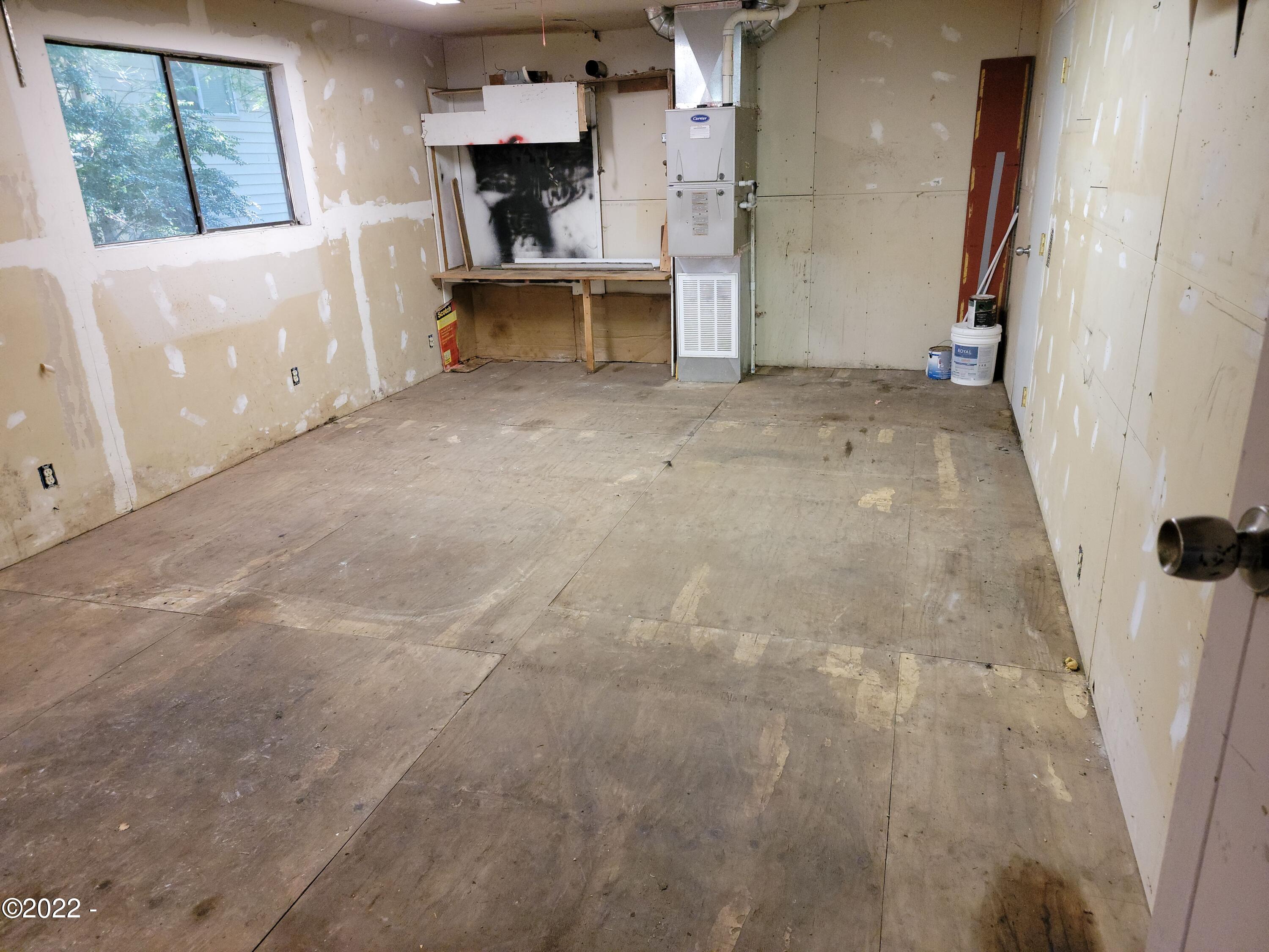 720 Collins Street Depoe Bay, OR 97341 - Photo 20 of 23 Shop