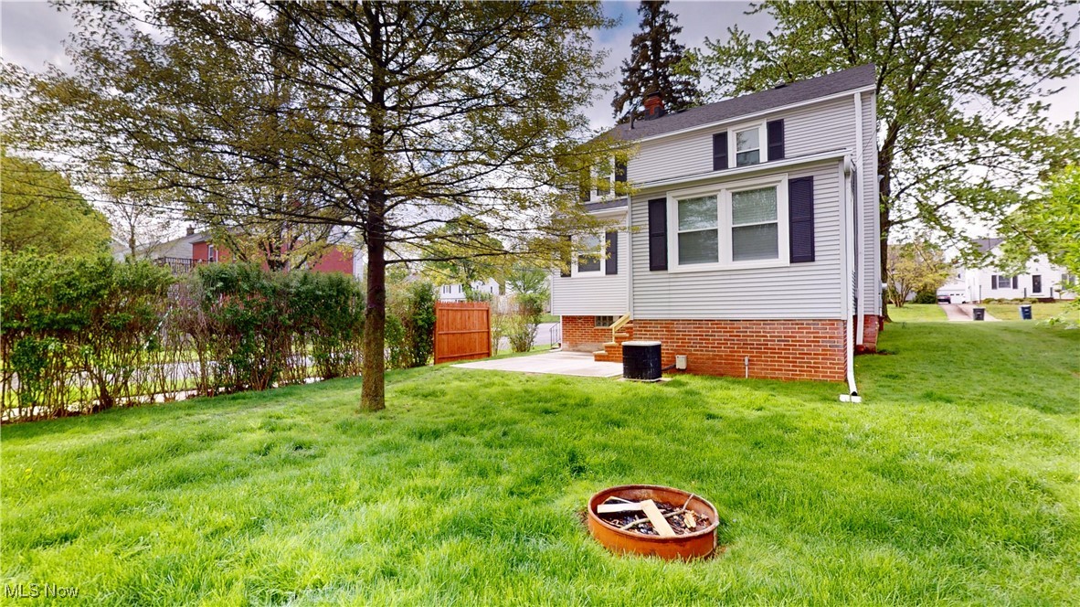 4855 Westbourne Road Cleveland, OH 44124 - Photo 4 of 41 Gallery Image 4