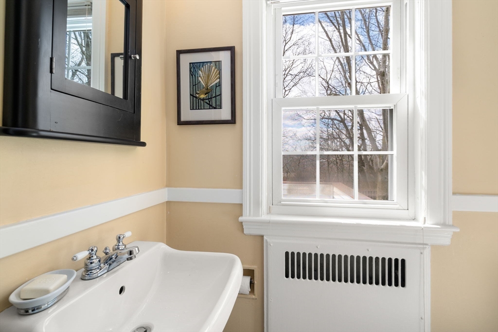 43 Palmer Road Newton, MA 02468 - Photo 12 of 38