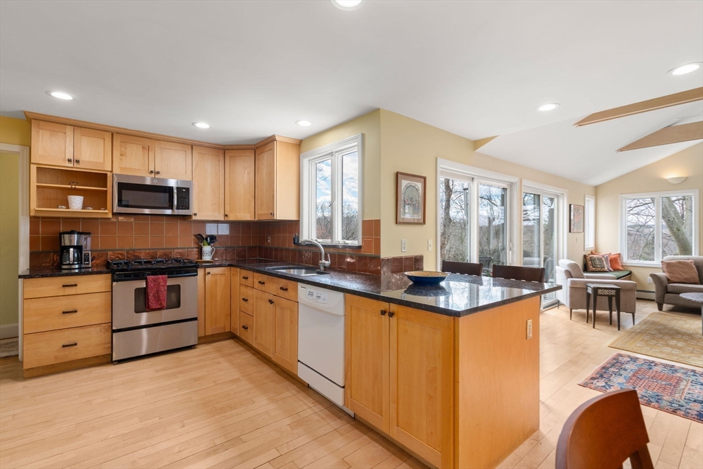 43 Palmer Road Newton, MA 02468 - Photo 3 of 38