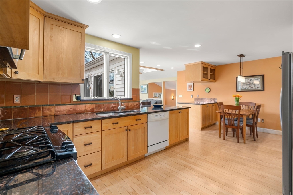43 Palmer Road Newton, MA 02468 - Photo 5 of 38