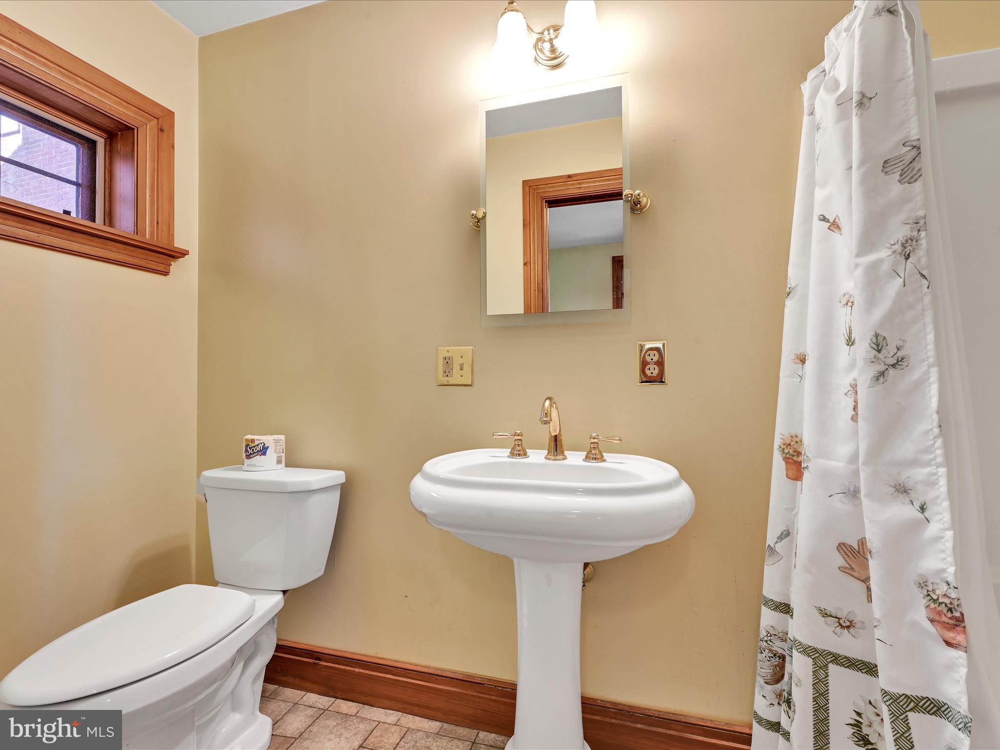 63 West Main Street Lebanon, PA 17042 - Photo 20 of 40 powder room