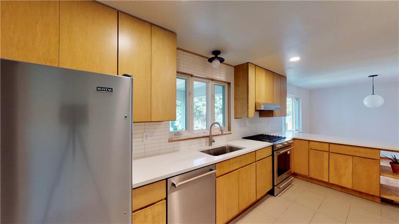 508 Edgewood Road Pittsburgh, PA 15221 - Photo 4 of 23 Gallery Image 4