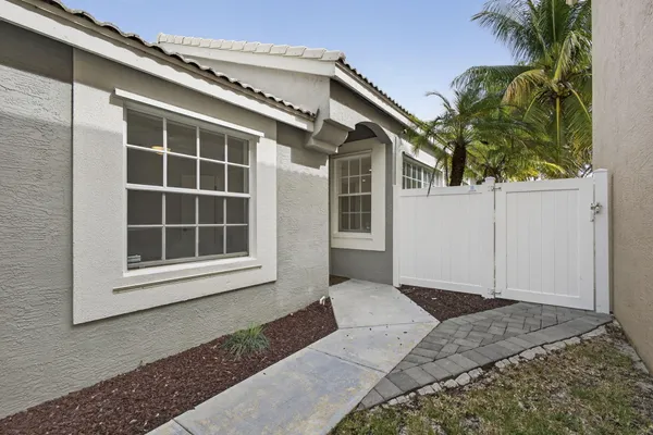 $3,200 | 1475 Running Oak Lane, Royal Palm Beach, FL 33411