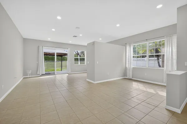 $3,200 | 1475 Running Oak Lane, Royal Palm Beach, FL 33411