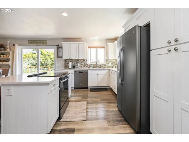 $865,000 | 19 Otter Terrace, Brookings, OR 97415