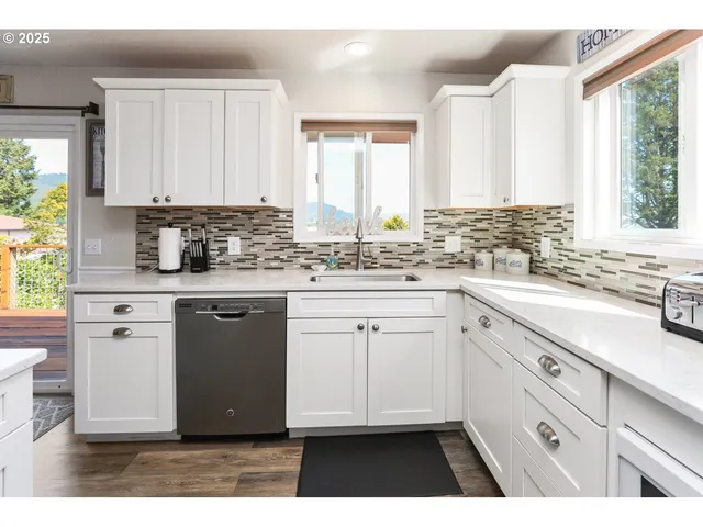 $865,000 | 19 Otter Terrace, Brookings, OR 97415