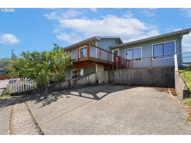 $865,000 | 19 Otter Terrace, Brookings, OR 97415