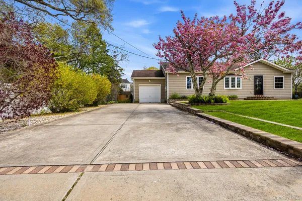 $499,999 | 46 Lafayette Drive, Shirley, NY 11967