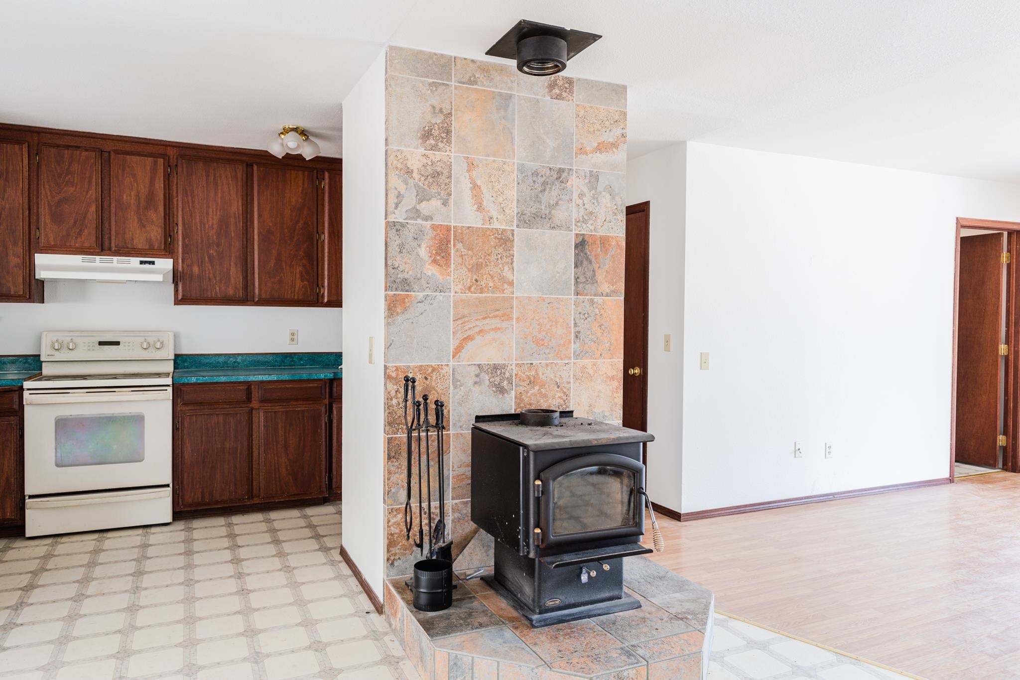 15638 Klamathon Road Hornbrook, CA 96044 - Photo 4 of 19 Gallery Image 4