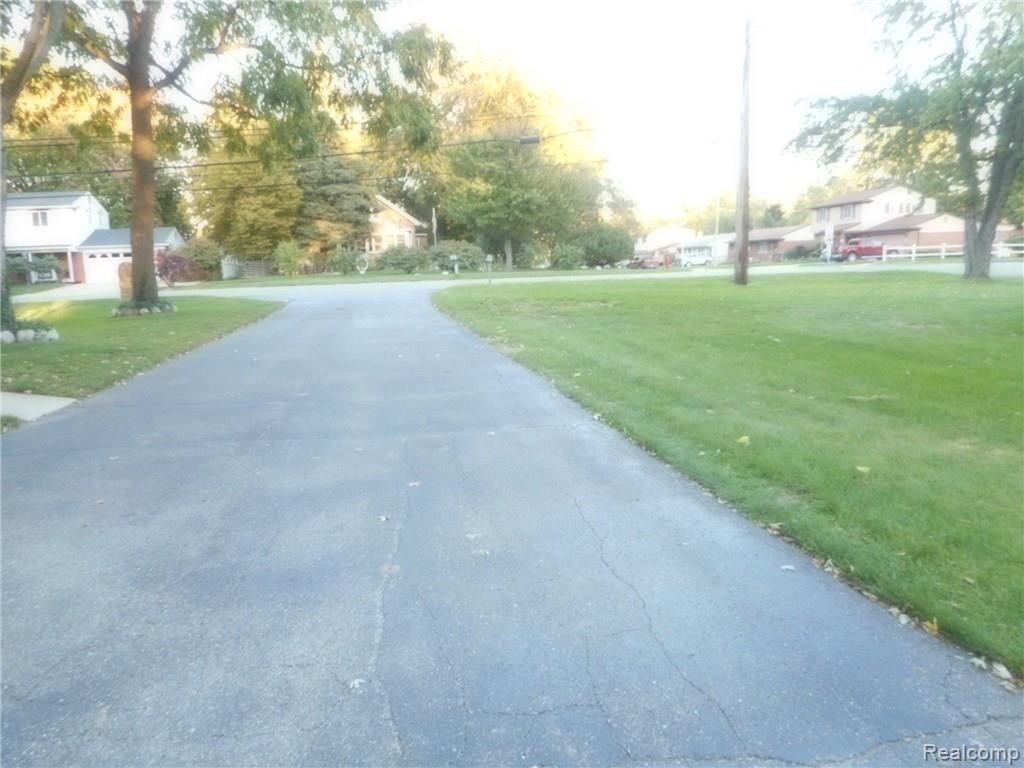 10250 Pardee Road Taylor, MI 48180 - Photo 52 of 58 PLENTY OF PARKING!
