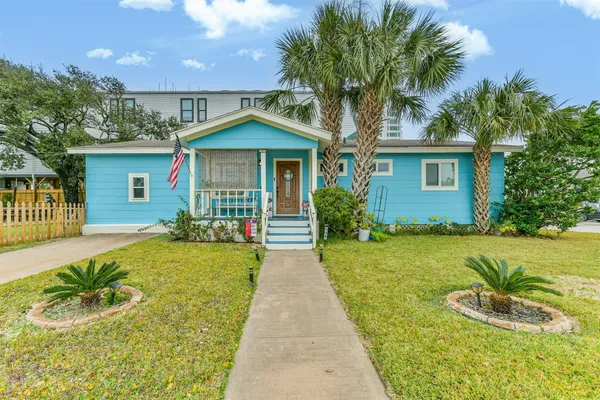 $2,200 | 728 7th Street, Galveston, TX 77550