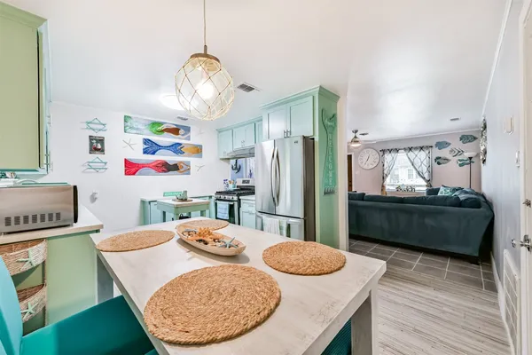 $2,200 | 728 7th Street, Galveston, TX 77550