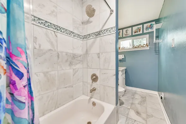 $2,200 | 728 7th Street, Galveston, TX 77550