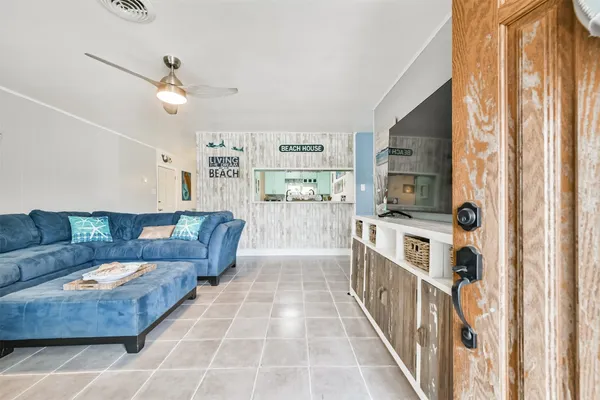 $2,200 | 728 7th Street, Galveston, TX 77550