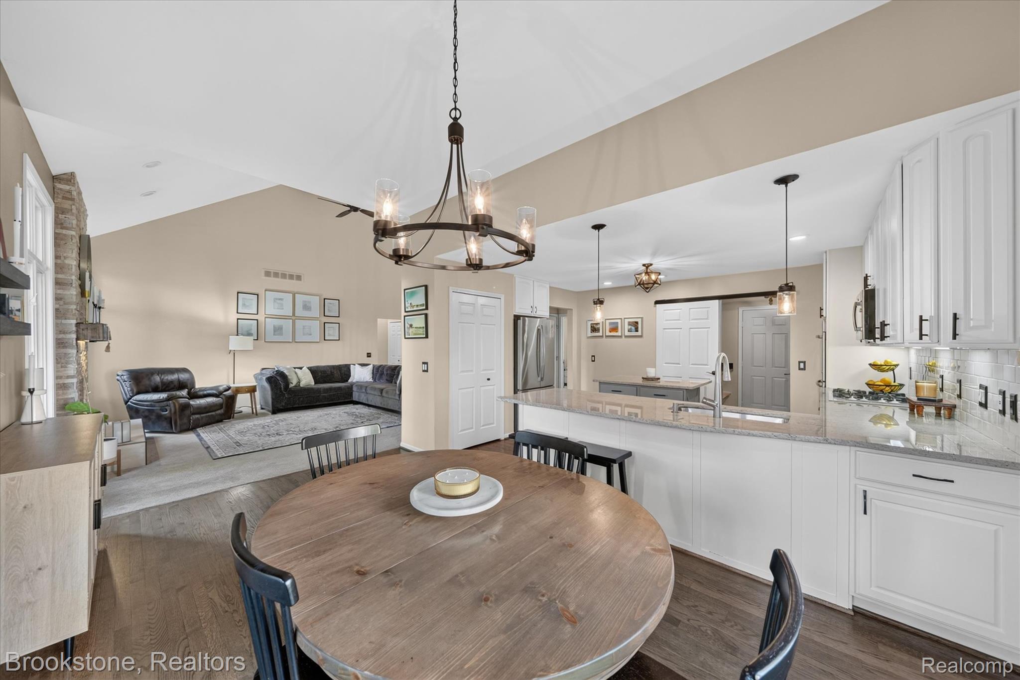 6730 Longhurst Clarkston, MI 48346 - Photo 8 of 30 7 Dining Kitchen.jpg