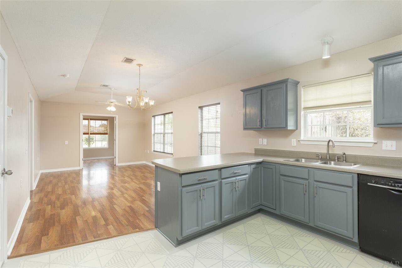 1272 Brownfield Road Pensacola, FL 32526 - Photo 6 of 31