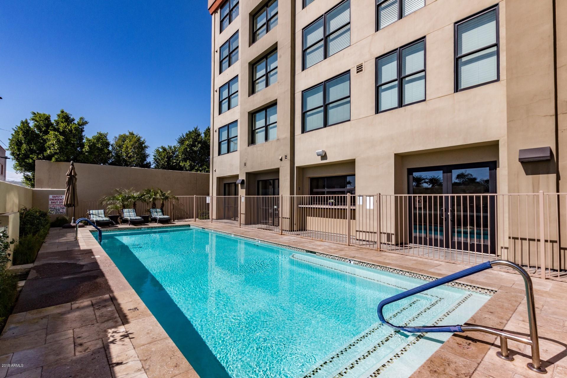 535 West Thomas Road, Unit 208 Phoenix, AZ 85013 - Photo 12 of 22 a view of a patio with a table and chairs