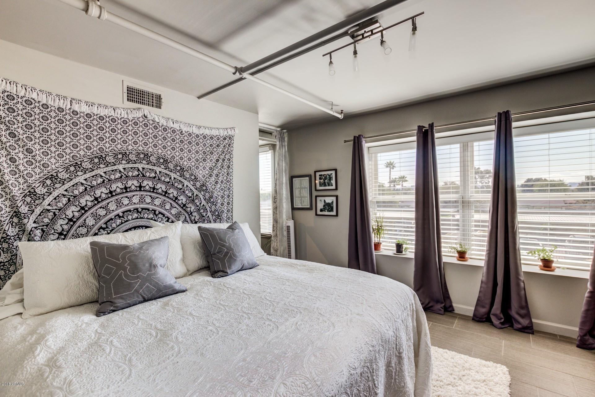 535 West Thomas Road, Unit 208 Phoenix, AZ 85013 - Photo 7 of 22 a bedroom with a large bed and a window