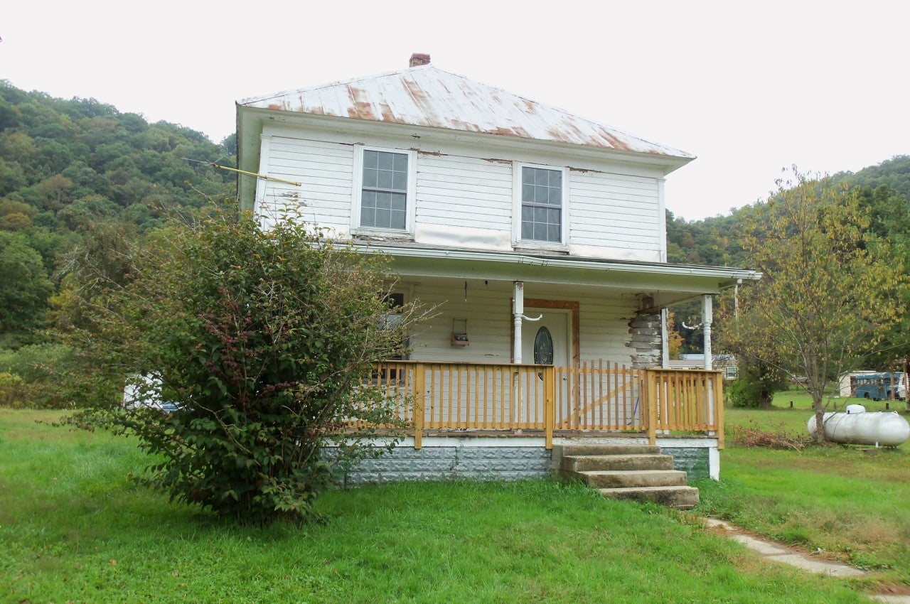 Deer Creek Road Cass, WV 24927 - Photo 2 of 14 1697 square feet