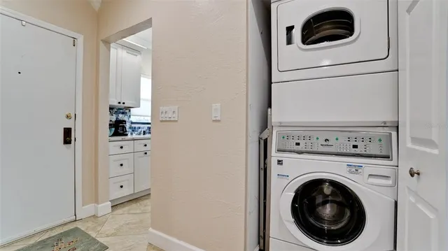 $750,000 | 6005 Gulf Drive, Unit 219, Holmes Beach, FL 34217