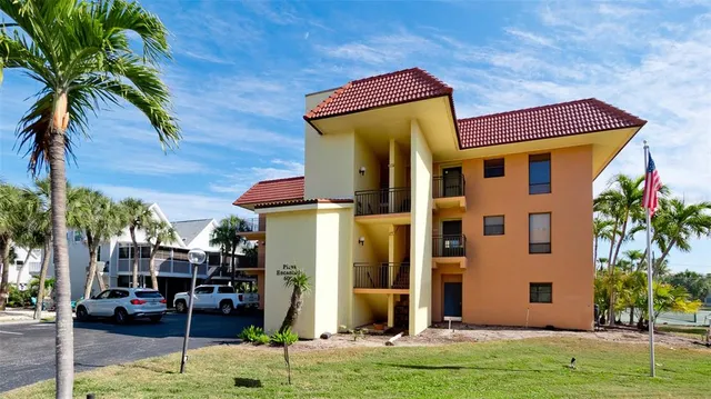 $750,000 | 6005 Gulf Drive, Unit 219, Holmes Beach, FL 34217