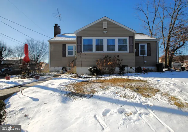 $324,900 | 400 West Holly Oak Road, Wilmington, DE 19809