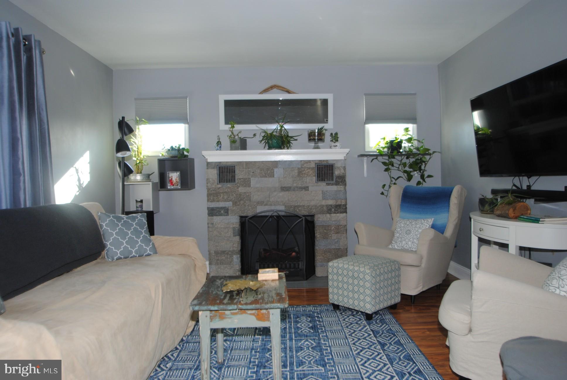 400 West Holly Oak Road Wilmington, DE 19809 - Photo 12 of 60 Living room