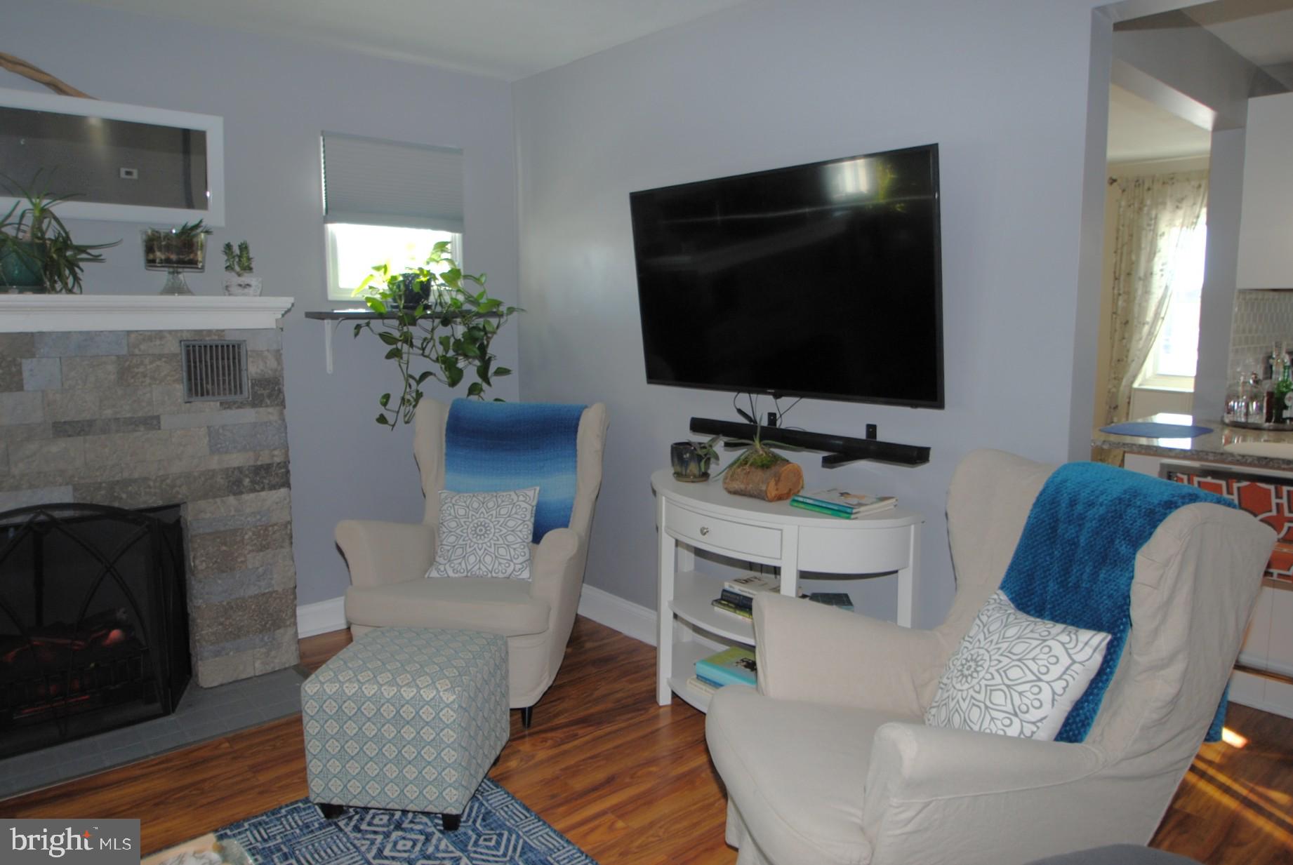 400 West Holly Oak Road Wilmington, DE 19809 - Photo 13 of 60 Living Room