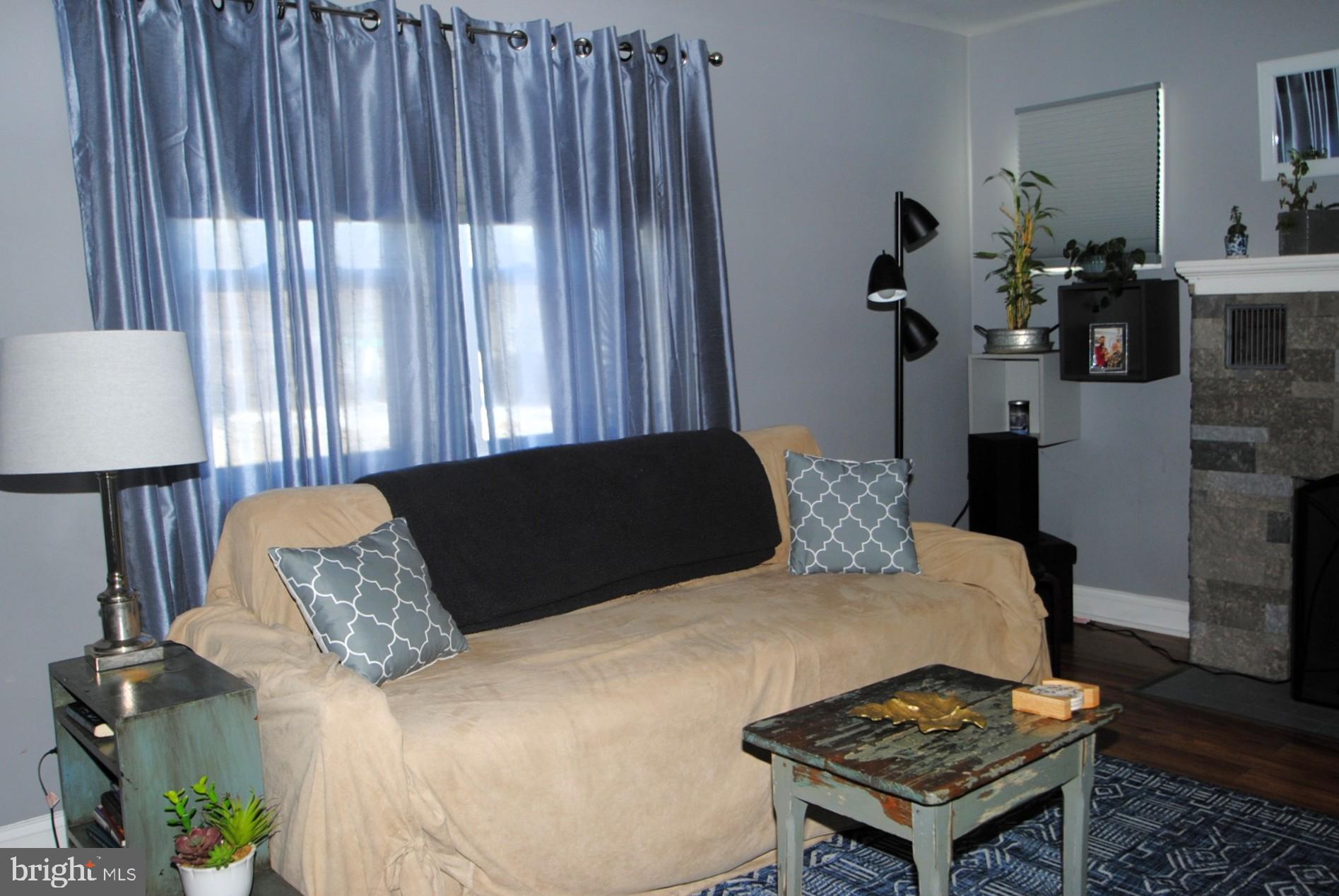 400 West Holly Oak Road Wilmington, DE 19809 - Photo 14 of 60 Living room