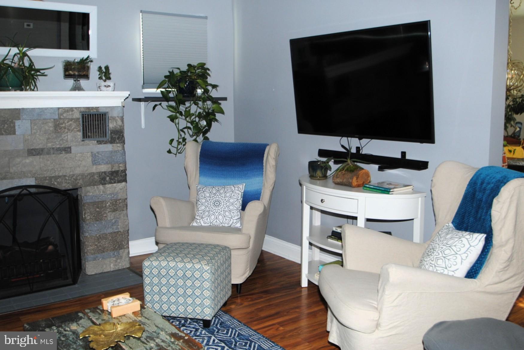 400 West Holly Oak Road Wilmington, DE 19809 - Photo 15 of 60 Living room