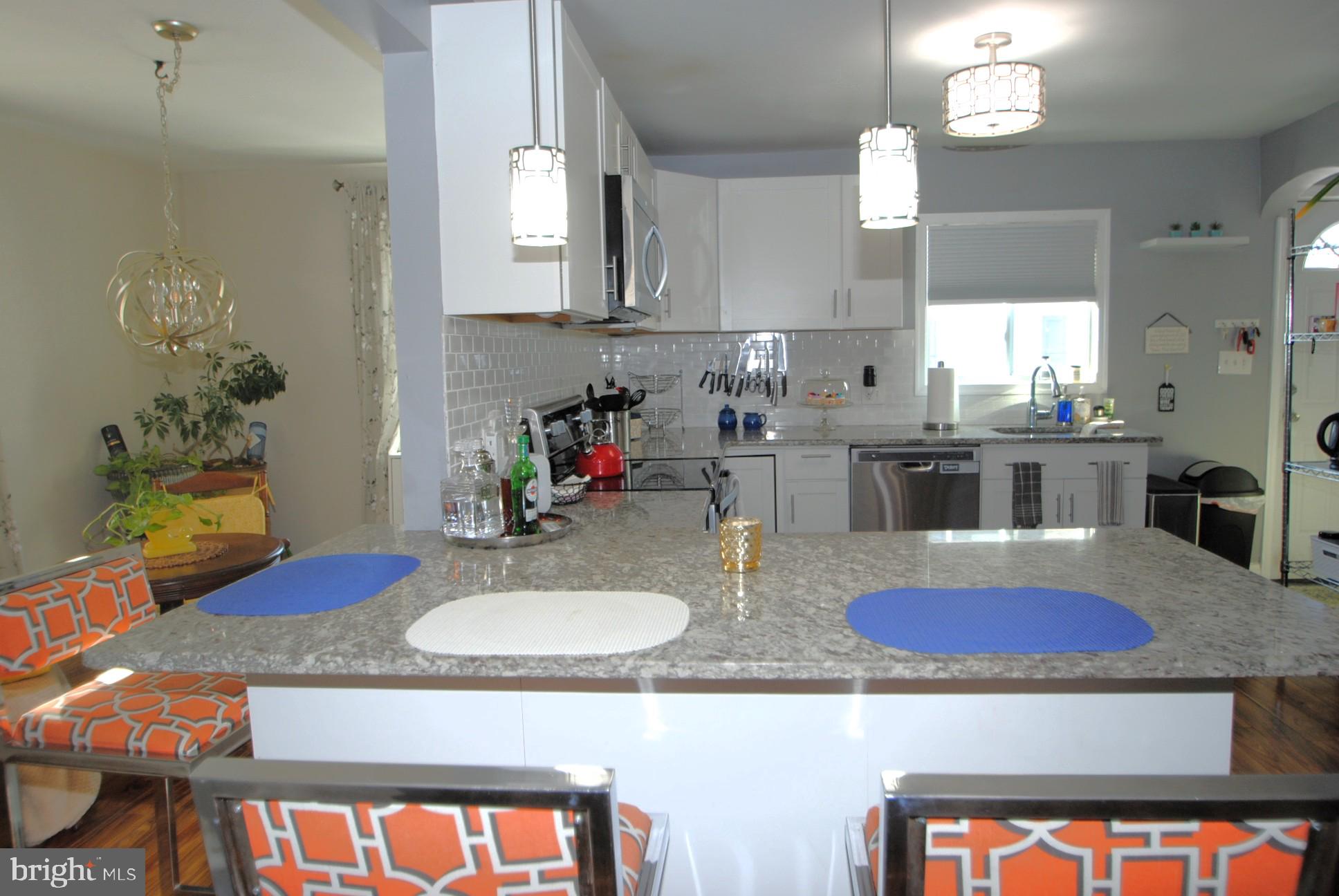 400 West Holly Oak Road Wilmington, DE 19809 - Photo 23 of 60 Large granite breakfast bar