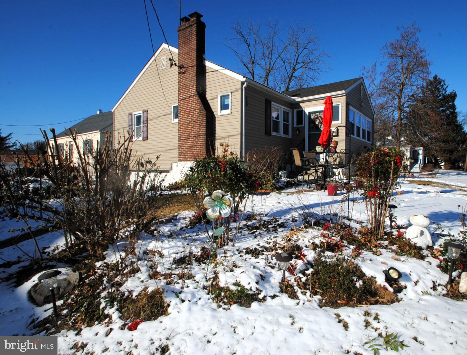 400 West Holly Oak Road Wilmington, DE 19809 - Photo 3 of 60 Side street view with garage to the left