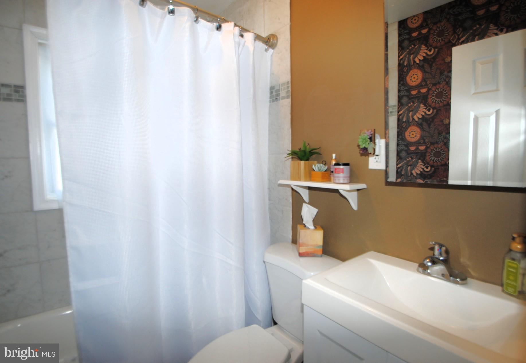 400 West Holly Oak Road Wilmington, DE 19809 - Photo 42 of 60 Master bathroom