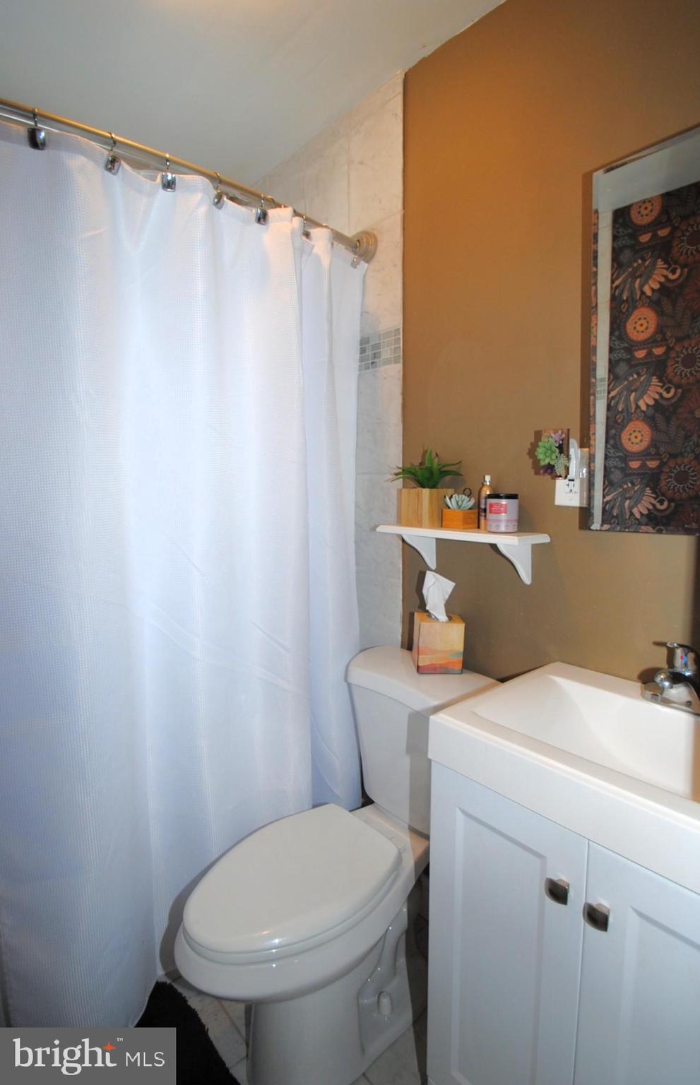 400 West Holly Oak Road Wilmington, DE 19809 - Photo 43 of 60 Master Bathroom