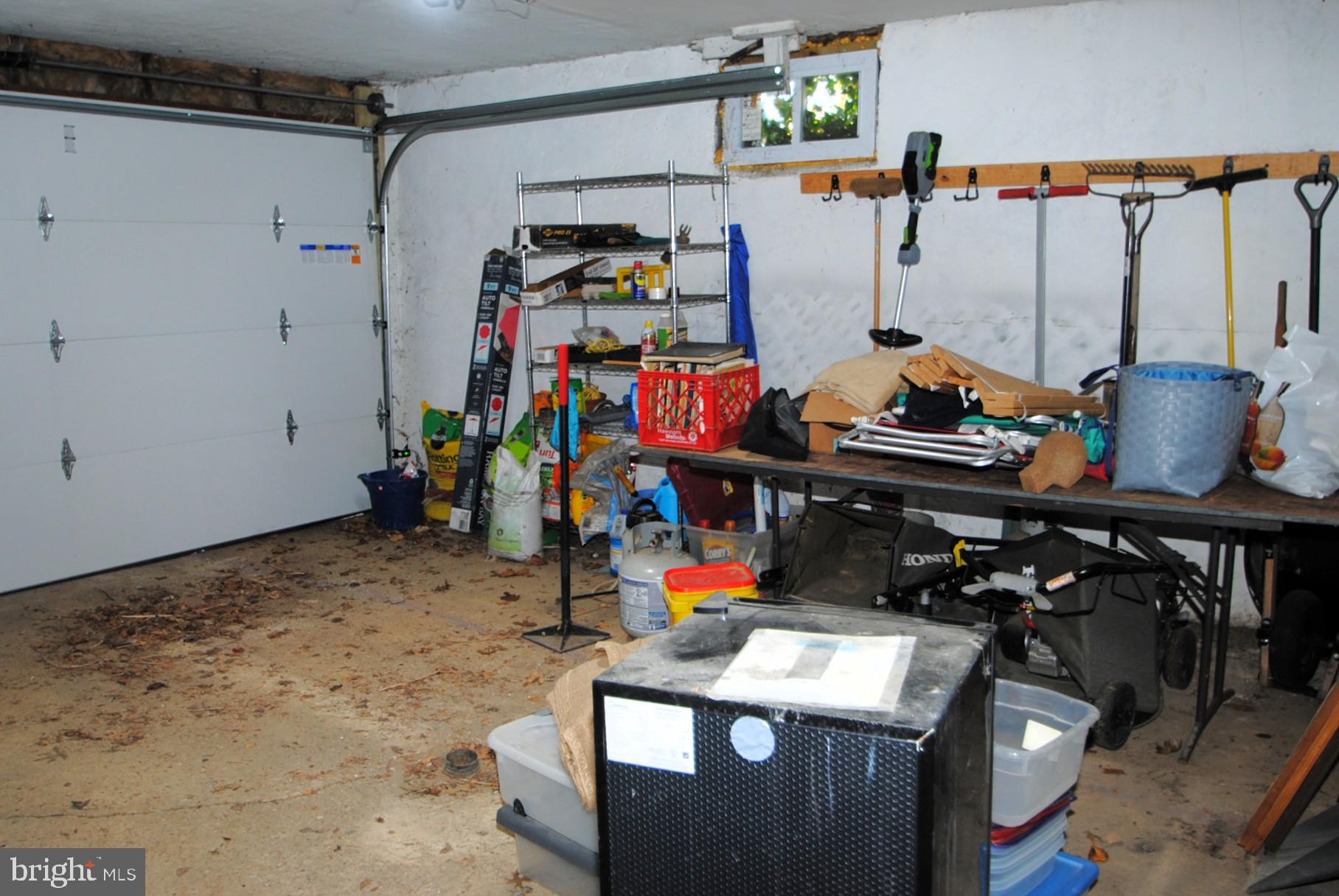 400 West Holly Oak Road Wilmington, DE 19809 - Photo 49 of 60 Garage area