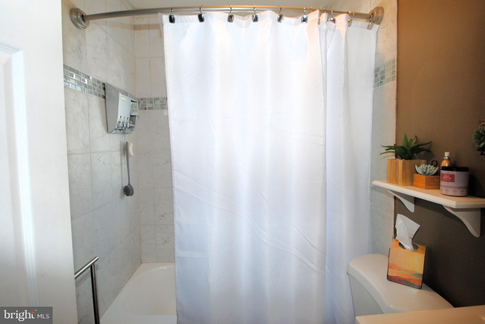 400 West Holly Oak Road Wilmington, DE 19809 - Photo 52 of 60 Master Bathroom